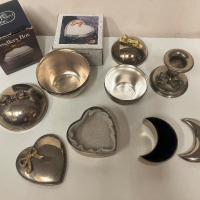 Метални посребрени кутии за бижута с панделка и свещник, снимка 3 - Колекции - 44733329