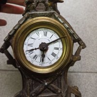 Много стар антикварен каминен часовник ,порцеланов циферблат ,нужна му е профилактика ,сверяването с, снимка 2 - Антикварни и старинни предмети - 36583407