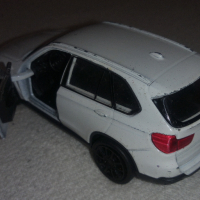 BMW X5 Welly - Мащаб 1:(34-39), снимка 3 - Колекции - 36515820