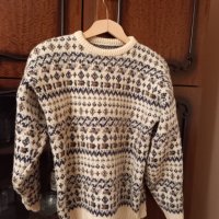 Дамски вълнен пуловер, снимка 1 - Блузи с дълъг ръкав и пуловери - 31802738