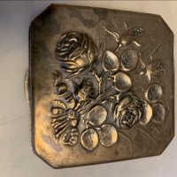 Винтидж стара посребрена пудриера-красота от Царство България, снимка 1 - Антикварни и старинни предмети - 31503137