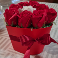 Ароматни сапунени рози в кутия, снимка 2 - Подаръци за жени - 44589588