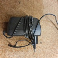 стабилизирано захранване output DC 9V 1A Adaptor, снимка 3 - Друга електроника - 29564181