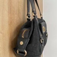 Оригинална дамска чанта DKNY с две дръжки, черен цвят, в добро състояние, снимка 6 - Чанти - 30004901