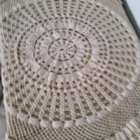 Продавам плетена покривка за кръгла маса, снимка 1 - Покривки за маси - 44480437