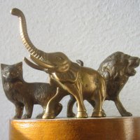 котка и лъв метал бронз месинг фигура статуетка , снимка 1 - Статуетки - 31488773