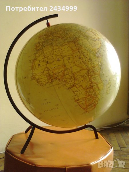 Продавам рядьк американски  географски глобус от 1950-те., снимка 1