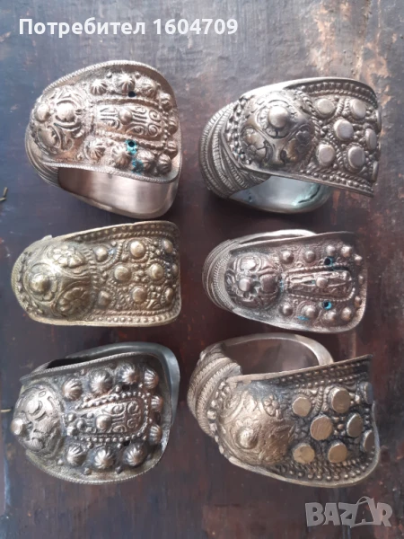 Възрожденска Сребърна Сечан Гривна Рогатка Носия Фолклор, снимка 1