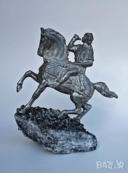 Конник, скулптура върху скъпоценен минерал, снимка 1