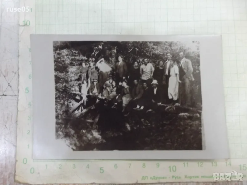 Снимка стара на насядали и прави на моста, снимка 1