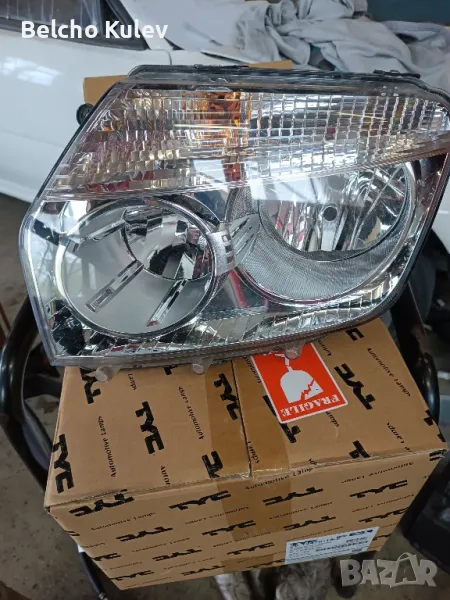 Ляв фар за Дачия Дъстър, снимка 1