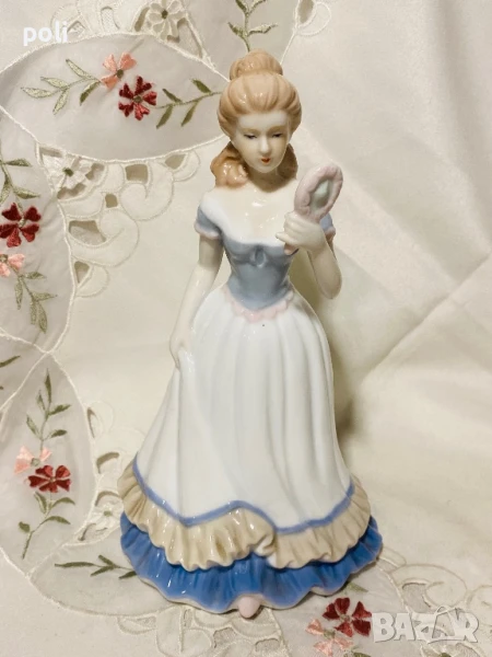 порцеланова статуетка , снимка 1
