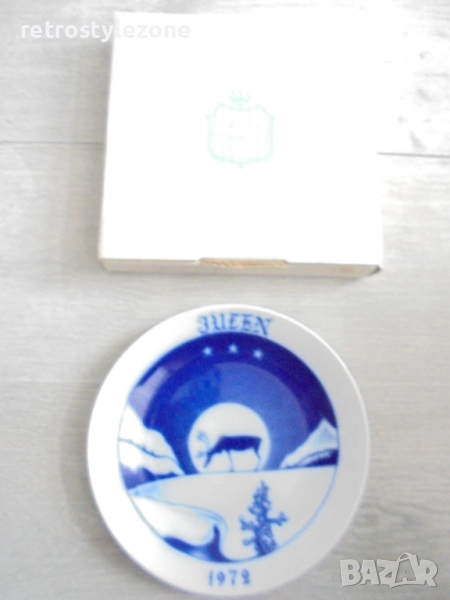 № 8317  Антикварна порцеланова чиния Hackefors “Julen” 1972 г.   , снимка 1