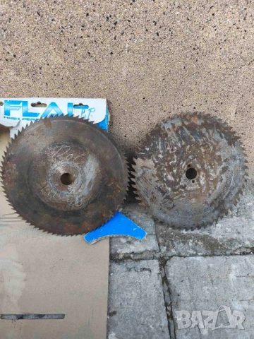 Дискове за циркуляр 300мм-2бр и 250мм, снимка 2 - Циркуляри - 51974908