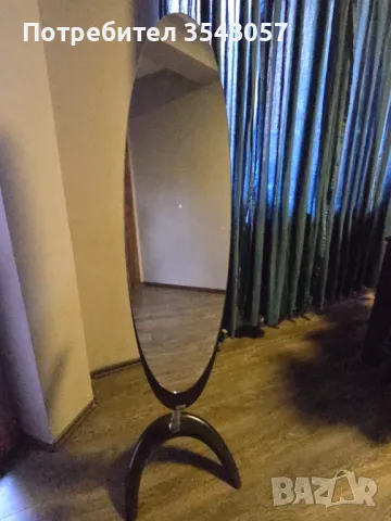 Огледало на стойка