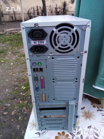 Ретро настолен компютър, снимка 6 - За дома - 52689701