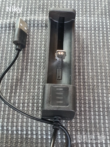 USB зарядно за батерии 