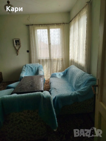  Просторна къща с двор 2600 кв.м в центъра на с. Морава – 27 500 €, снимка 17 - Къщи - 53917617