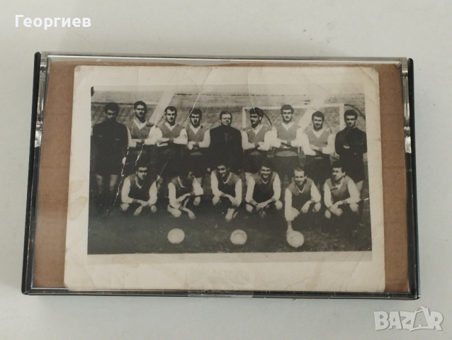 Стара снимка на Левски-София Гунди с отбора и треньора Р.Витлачил.