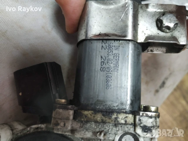 Заден ,ляв мотор за стъкло за BMW 5 (E60) , Е61 , снимка 4 - Части - 51231306