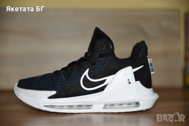 Nike Lebron James оригинални маратонки 41 номер, снимка 2 - Спортни обувки - 50539271
