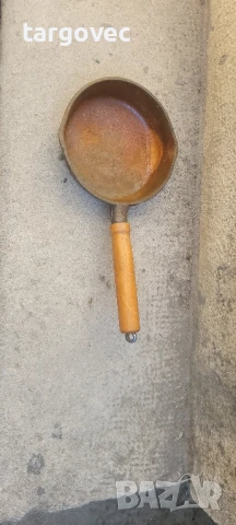 малък чугунен тиган