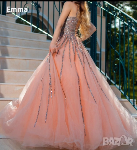 Зашеметяваща бална рокля