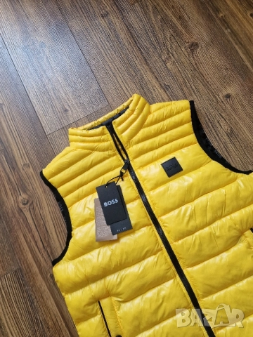 Страхотна мъжка грейка елек HUGO BOSS размер S M L XL 2XL , снимка 4 - Якета - 51469998