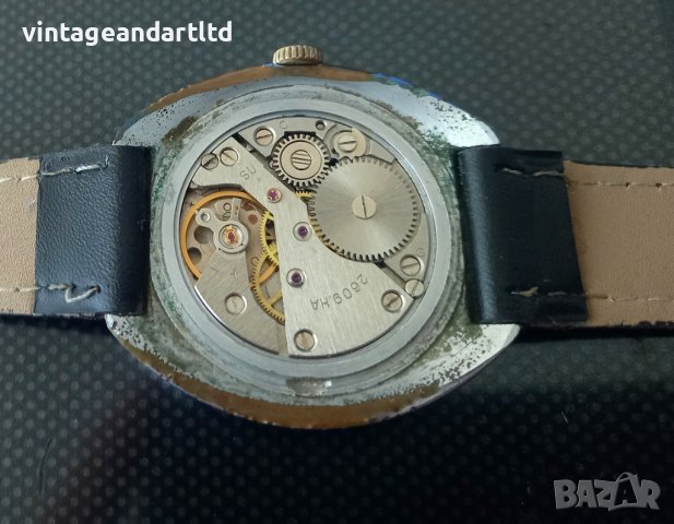 Колекционерски часовник Ракета, голям размер, работи отлично, снимка 5 - Антикварни и старинни предмети - 42827906