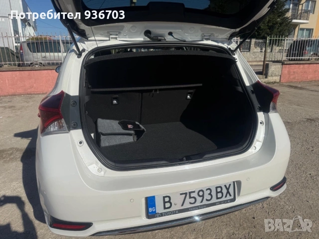 Toyota Auris 1.8 HYBRID, снимка 3 - Автомобили и джипове - 53561049