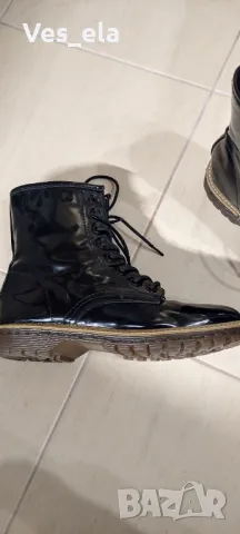 лачени черни кубинки , снимка 2 - Дамски ботуши - 48162108