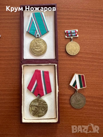 Продават се юбилейни медали от Соца