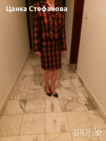 Дизайнерски дамски костюм.