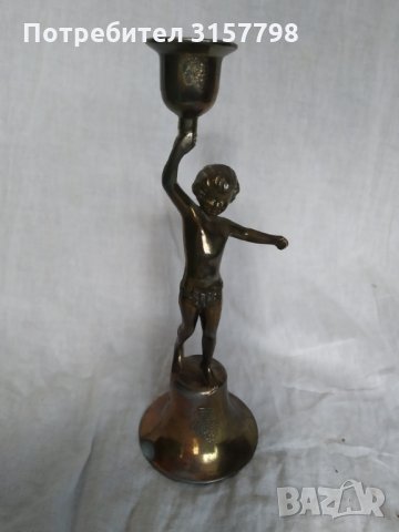 метален свещник с фигура, снимка 1