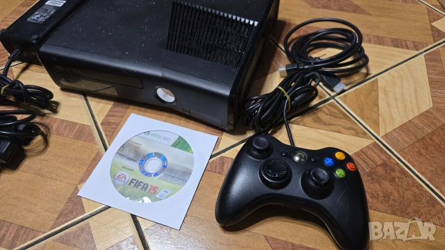 Xbox 360 Slim 250GB употребяван комплект с джойстик и игра, снимка 4 - Xbox конзоли - 54134470