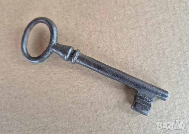 Стар голям  ключ за брава 1