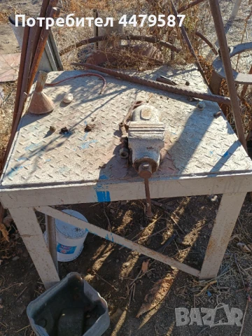 Масивна работна маса 