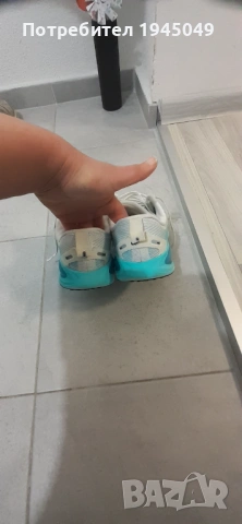 Детски маратонки Nike Vomero 18, снимка 3 - Детски обувки - 54062912