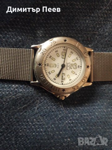 Часовник с безел