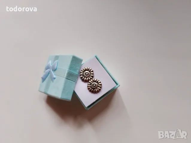 Сребърни обеци във формата на цветя 