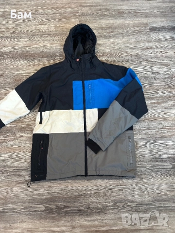 Оригинално мъжко ски-сноуборд яке Quiksilver размер М  10000ММ воден стълб, снимка 2 - Якета - 52482350