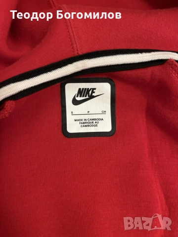 Червена горница на Nike , снимка 3 - Спортни дрехи, екипи - 56108082