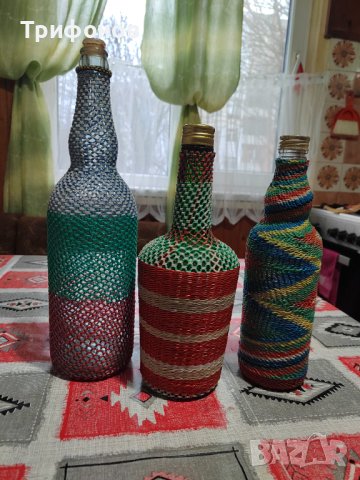 Ръчно плетени бутилки , снимка 1 - Декорация за дома - 44375426