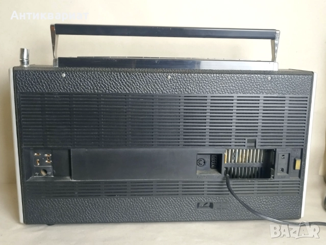 Голямо преносимо радио Grundig Satellit 2100 / Германия, снимка 7 - Радиокасетофони, транзистори - 51920657