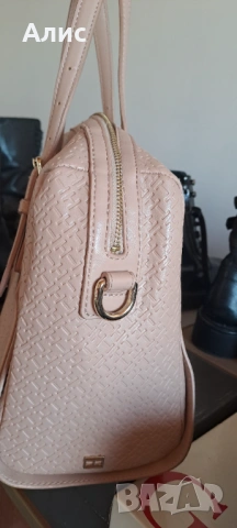 Оригинална чанта Tommy Hilfiger, снимка 4 - Чанти - 53164146
