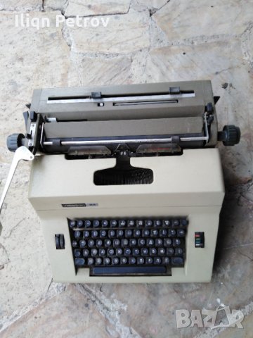 Продавам два броя пишещи машини произведени в ГДР, снимка 2 - Антикварни и старинни предмети - 31337944