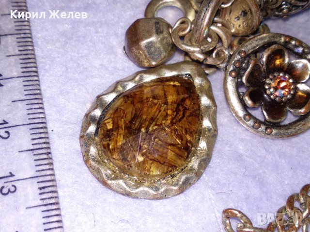 ОРНАМЕНТИРАНО ПОСРЕБРЕНО МЕДНО ЕТНОГРАФСКО УКРАШЕНИЕ с ТОПЕН КЕХЛИБАР и РАЗНОЦВЕТНО КРИСТАЛЧЕ 34658, снимка 4 - Антикварни и старинни предмети - 39190377