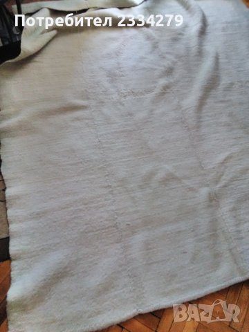 Стари ръчно тъкани одеяла от чиста вълна.