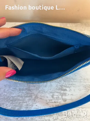Нова синя чанта змийска кожа със златни елементи и малък вътрешен джоб 💙, снимка 6 - Чанти - 47789155
