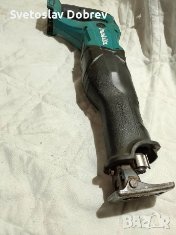 акумулаторен саблен трион makita djr 186, снимка 4 - Триони и циркуляри - 53966576